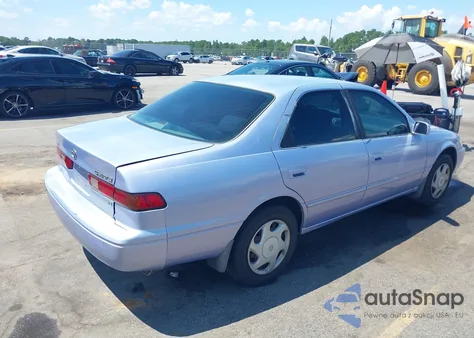 1997 Toyota Camry Le V6 z USA, uszkodzony, nr VIN JT2BF22K2V0021868